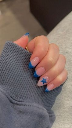 Cute Simple Nails Design Ideas, Nail Inspos Back To School, Cute Nail Ideas For Winter Simple, Navy Blue Nails Summer, Inspo Nails Winter 2024, Star Nail Inspo Acrylic, Cute Star Nail Designs, Cute Nails With Stars, White Nails With Blue Stars