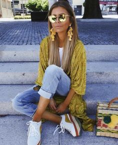 Vetement Hippie Chic, Africa Chic, Manhattan Fashion, Total Girl, Looks Jeans, Mode Kimono, Wardrobe Refresh, Velvet Clothes, Mode Boho