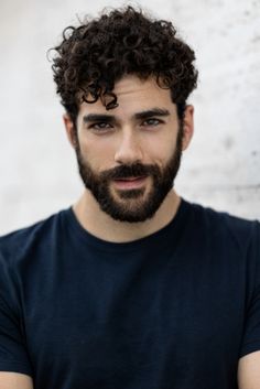 Andrea Di Luigi Fade Haircut Curly Hair, Mens Hairstyles Curly, Curly Hair Fade, Mens Haircuts Short Hair, Men Haircut Curly Hair, Mens Hairstyles Thick Hair, Wavy Hair Men, Portrait Photography Men, Great Haircuts