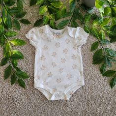 Bnwot White Floral Onesie Has Cuffed Sleeves And Little Bow Aesthetic Get It Now For Your Adorable Little Girl Before It's Gone!!(: #Infantclothes #Babygirl #Baby #Girly #Floral Cute Spring Cotton Bodysuit, Casual Short Sleeve Bodysuit For Spring Playtime, Spring Cotton Onesie, White Short Sleeve Onesie For Spring, White Cotton Short Sleeve Bodysuit For Playtime, Fitted White Short Sleeve Bodysuit For Playtime, White Fitted Short Sleeve Bodysuit For Playtime, Cute White Short Sleeve Bodysuit, White Floral Print Onesie For Summer