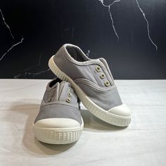 New Without Box Bin 144 Gray Casual Sneakers With Soft Sole, Casual Gray Sneakers With Soft Sole, Gray Low-top Sneakers With Soft Sole, Gray Round Toe Sneakers For School, Nike Boys Shoes, Orange Jordan, Nb Shoes, Nike Shoes For Boys, Red Basketball Shoes