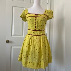 Farm Rio Yellow Dress With Beries Size Small Great Used Condition Exclusive From Brazil Collection Smoke And Pet Free Home Yellow Fitted Short Sleeve Dress, Fitted Short Sleeve Dress With Lemon Print, Fitted Yellow Cotton Dress, Yellow Square Neck Day Dress, Yellow Casual Square Neck Dress, Yellow Square Neck Dress For Daywear, Retro Yellow Cotton Dress, Yellow Retro Short Sleeve Dress, Retro Yellow Short Sleeve Dress