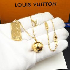 Louis Vuitton Necklace Louis Vuitton Necklace, Louis Vuitton Shirt, Chanel Shirt, Louis Vuitton Jewelry, Jewel Necklace, Gucci Gg Marmont, Luxury Products, Color Dorado, Tiffany Heart