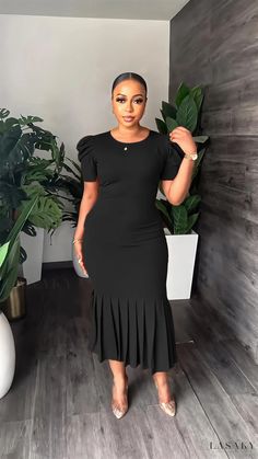 Lasaky - Elegant Ruffled Hem Fit and Flare Dress with Bubble Sleeves and Round Neckline Corporate Gowns, Long Fall Dresses, Birthday Dress Women, Corporate Dress, Black Dresses Classy, Afrikaanse Mode, Work Dresses For Women, Stylish Work Attire, Classy Dress Outfits