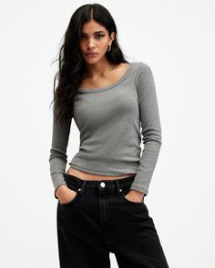 A wardrobe staple. The Rina Long Sleeve T-Shirt is super soft with a little bit of stretch. Shaped to an essential silhouette with a scoop neck in a slim fit. We love to keep all the colors on rotation – it's a go-to piece.   This t-shirt is designed to a slim fit Pullover Scoop neck Long sleeves Wardrobe staple