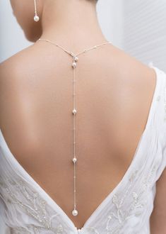 Pearl bridal backdrop with light ivory Swarovski pearls on a delicate sterling silver chain. This backdrop can be attached to the necklace of your choice using the small silver clasp placed at the end. Will match the Eleana necklace, earrings and bracelet aswell as the Elena earrings. - Length: please choose required length - 925 Sterling Silver chain Made in France - 7 day return or exchange ♥ Eleana collection https://www.etsy.com/fr/shop/Princessed1jour?ref=l2-shopheader-name&search_query=eleana ♥ Elena collection https://www.etsy.com/fr/shop/Princessed1jour?ref=l2-shopheader-name&search_query=elena ♥ All backdrop necklaces https://www.etsy.com/fr/shop/Princessed1jour?section_id=22993082 ♥ My shop https://www.etsy.com/fr/shop/Princessed1jour Delicate Wedding Body Chain With Adjustable Chain, Silver Lariat Backdrop Necklace With Pearl Drop, Delicate Adjustable Wedding Body Chain, Delicate Adjustable Body Chain For Wedding, Silver Delicate Chain Body Chain For Wedding, Pearl Lariat Backdrop Necklace For Weddings, Silver Lariat Backdrop Necklace With Pearl Chain, Dainty Silver Body Chain For Wedding, Silver Pearl Lariat Necklace For Wedding