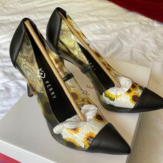 Brand New Never Worn Katy Perry Sunflower Size 9 Pumps Blue Stilettos, White Platform Sandals, Ankle Strap Chunky Heels, Flower Sandals, Patent Heels, Glitter Heels, Black Rope, Chunky High Heels, Peep Toe Shoes