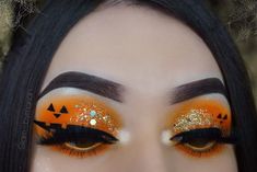 Spooky Skincare, Pumpkin Makeup, Disney Eye Makeup, Spooky Makeup, Queen Of Halloween, Creative Halloween Makeup