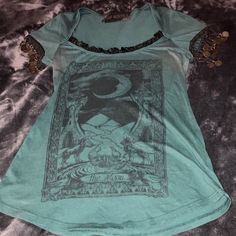 This Vintage Super Rare Lip Service Beauty Is A One Of A Kind Limited Edition Collectors Piece That Is So Amazing ! The Pics Speak For Themselves! Feel Free To Ask All Questions. Fitted Bohemian Tops With Graphic Print, Bohemian Fitted Short Sleeve Tops, Lip Service, Top Shirt, Limited Edition, Lips, Womens Tops, Feel Free, Customer Support