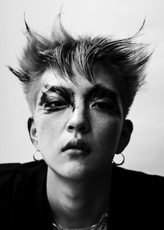 Punk Makeup, Costume Noir, Editorial Hair, Male Makeup, Hair Reference, Editorial Makeup, Boy Hairstyles, Hair Art, Creative Makeup