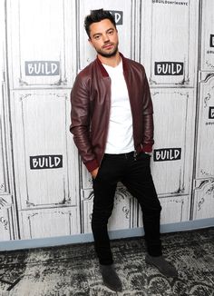 Cool Men Outfit, Maroon Leather Jacket Outfit, Best Dressed Men, Men Outfit Ideas, Maroon Leather Jacket, Burgundy Leather Jacket, Dominic Cooper, Blazer Outfits Men