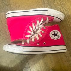 Barley Worn Only Wore Them Once Look Brand New Just Don’t Have The Box They Came In Converse Hot Pink, Converse Platform High Top, Baby Blue Converse, Hot Pink Converse, Bright Clothing, Pink Chucks, Hot Pink Shoes, Converse Pink, Vintage Converse