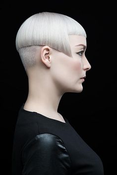 Micro Bob, Stacked Haircuts, Ladies Hair, Shaved Nape, Beauty Hairstyles, Short Fringe, Wild Hair