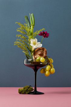 Tous - NOCERA&FERRI Cocktail Table Styling, Editorial Still Life, Modern Still Life, Food Art Photography, Modern Flower Arrangements, Still Life Photos, Fruit Flowers, Still Photography, Magazine Editorial