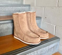 The soft and cushioned interior of these boots make them a great choice for lounging around the house or for quick errands. Great to wear on chilly days to keep feet toasty! Sizes: Small - US W5-6/ M4-5/ EU 35-37 Medium -  US W7-8/ M6-7/ EU 38-39 Large -  US W9-10/ M8-9/ EU 40-42 XLarge - US W11-12/ M10-11/ EU 43-44 XXLarge - US W13-14/ M12-13 EU 46-47 Sheepskin Boots, Boot Shoes Women, New Zealand, Bootie Boots, Ankle Boots, Slippers, Shoe Boots, Bathing Beauties, Women Shoes