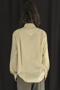 Sharp and comfy, the Kyiv Cream Pocket Cotton Shirt is boxy in fit, without excess volume. It has a long-length sleeve and sharp collar to create an elegantly androgynous silhouette, with natural shells buttons and patch pockets for added interest. It is a functional piece that works beautifully with pants, an excellent match for everything from neutral black to rich brown. Composition: 100% pure cotton Trimming: 100% natural shells Model is 180 cm tall and wears M size Runs true to size SIZES: SIZE S (European 36) bust: fits bust around 85 cm Waist: fits waist around 68 cm Hips: fits hips around 92 cm For overall height: 175 cm around SIZES: SIZE M (European 38) bust: fits bust around 90 cm Waist: fits waist around 71 cm Hips: fits hips around 96 cm For overall height: 175 cm around Handm Pocket Shirt Design, Cream Shirt Dress, Creative Design Studio, Sewing Blouses, Wool Shirt, Work Shirts, Sustainable Clothing, Sleeve Detail, Outfit Details