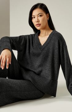 Luxuriously crafted from a blend of 70% wool and 30% cashmere, this relaxed v-neck pullover hoodie features a single-sided plain texture construction with ribbed cuffs and hem. The detachable hood offers versatile styling, allowing for an easy transition from a v-neck pullover to a hoodie. Pair it with the matching knit pants for a casual and stylish look suitable for both lounging at home and going out. 70% Wool+30% Cashmere V Neck Loose Fit Detachable Hood Versatile Style Ideal for lounging Silk Pajamas Women, Silk Bedding Set, Camisole Set, Hoodie For Women, Oversize Fashion, Knitwear Tops, Knit Pants, Detachable Hood, Versatile Style