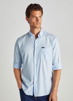 This formidable garment is maufactured with Oxford type organic cotton and shaped in our classic and extensive club cut that offers greater comfort. Its modern and current style makes it an essential piece for your wardrobe.  - Oxford type shirt  - Club fit  - Buttoned collar  - Chest pocket  - Manufactured with 100% organic cotton Casual Cotton Dress Shirt With Pockets, Blue Cotton Dress Shirt With Pockets, Spring Cotton Dress Shirt With Pockets, Classic Cotton Shirt With Welt Pockets, Classic Cotton Shirt With Pockets, Fit Club, Club Fits, Current Styles, Trendy Shirts