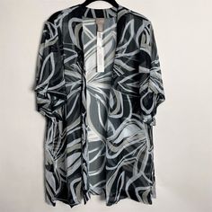 Chico's Linear Floral Sheer Kimono Jacket Cover Up Top Chico's Size 1 - Medium................New With Tags $64.95 A Modern Black-And-White Floral Print Gives The Linear Floral Kimono Its Bold Style, But The Sheer Fabric Lightens The Look For Easy Spring And Summer Style. It's An Effortless Layer Of Style That's Comfortable Even In Hot Weather. Open Styling. Short Sleeve. Length: 31" Polyester Machine Wash. Imported. Chic Black Outerwear For Vacation, Casual Black Outerwear For Vacation, Casual Black Beach Outerwear, Elegant Fall Vacation Outerwear, Black Outerwear For Vacation In Fall, One Size Black Outerwear For Spring, Black Outerwear With Kimono Sleeves For Spring, Elegant Beach Outerwear With Open Front, Black Open Front Summer Outerwear