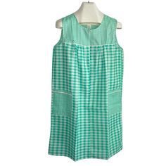 Lati Fashion Sleepwear Green And White Gingham Sleeveless A-Line Housecoat Dressing Robe. Zip Front (14"), Rounded Neckline, Patch Pockets In Front. Slight Gathers Under Yoke. White Trim On The Front Yoke And Pockets. The Body Has A Larger Gingham Pattern While The Yoke And Pockets Have A Smaller Gingham Pattern. Size Large. Fabric Content: Polyester 85%, Cotton 15% Approx. Measurements Taken Lying Flat: Bust (Armpit To Armpit) - 20" Waist - 22" Hips - 24" Length (From Center Back) - 38" Conditi Sleeveless Plaid Retro Dress, Plaid Sleeveless Lined Dress, Sleeveless Plaid Dress For Picnic, Plaid Sleeveless Dress For Picnic, Sleeveless Gingham Beach Dress, Gingham Sleeveless Dress For Picnic, Picnic Gingham Sleeveless Dress, Sleeveless Gingham Dresses For Daywear, Terry Cloth Robe