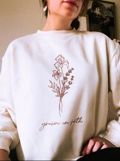 Super soft women's cropped crewneck in cream with a glitter rose gold design Faith Sweatshirt, Glitter Rose Gold, Cropped Crewneck, Glitter Roses, Gold Design, Women Crop, Selling On Etsy, Sell On Etsy, Gender Neutral