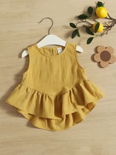 Amarillo Dulce Collar sin mangas Tela Liso peplum Embellished No-Elástico Verano Ropa para Niñas Pequeñas Baby Frock Pattern, Pakistani Fancy Dresses, High Low Top, Baby Frocks Designs, Girls Blouse, Fashion Dresses Casual, Kids Fashion Girl