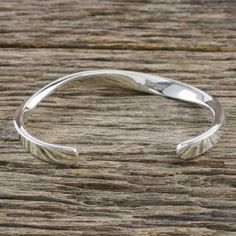 Jewellery Simple, Metalsmith Jewelry, Metalsmithing Jewelry, Silver Ear Cuff, Jewellery Ideas, Sterling Silver Cuff Bracelet, Sterling Silver Dangle Earrings, Silver Gifts, Sterling Silver Cuff