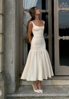 Outfit Going Out With Friends, Minimalist Prom Dress Classy, Parisian Chic Dress, Classy Civil Wedding Dress, Wedding Dinner Rehearsal Outfit, Hoco Dress Inspo Aesthetic, Elegant Outfits For Women Casual, Paris Honeymoon Outfits, Casual Wedding Bride Outfit