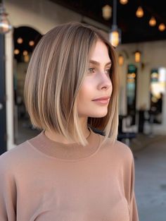 Cool Bronde Bob, Bronde Bob Straight, Perfect Bob Haircut, Blonde To Bronde Short Hair, Bob Colored Hair, Dad Bob Haircut, Blond Lob Haircut, Shoulder Bob With Bangs, Tapered Bob Haircut