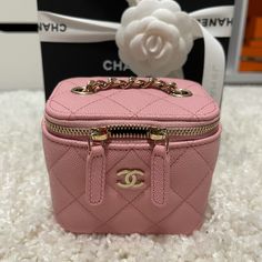 Brand New 21k Chanel Pink Caviar Vanity. Light Gold Hardware. Sold Out Everywhere! Limited Collection. Beautiful Pink. Luxury Chain Bags As Gift, Luxury Chain Bag As Gift, Luxury Pink Bag With Chain Detail, Luxury Pink Bag With Chain, Coco Chanel Handbags, Designer Handbags Chanel, Pink Chanel Bag, Chanel Beach, Chanel Bag Outfit