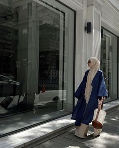 Abaya Street Style, Porsche Mom, Range Rover Mom, Pilates Mom, Ysl Aesthetic, Old Money Lifestyle, Luxury Goals, Islamic Modest Fashion, Aesthetic Old Money