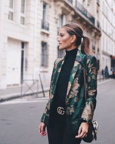 Glamour Party, Fashion Friday, Pleated Skirts, Floral Blazer, Looks Street Style, Floral Jacket, Easy Street, Blazer Outfits