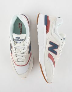 NEW BALANCE 997H Womens Shoes - WHT/NVY | Tillys Types Of New Balance Shoes, New Balance 997h Women Outfit, New Balance 997h, Flannel Sweatshirt, Lug Sole Boots, Fresh Shoes, Mens Trends, Boy Tees, New Balance Shoes