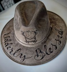 This beautiful, customizable burned hat is adorned with a charming depiction of a cute lil' baby cow munching on some tasty grass. This hat is a delightful blend of style and whimsy 🐮🤠  This hat is a large and the inner measurements are 8.5 x 7 inches. Brown Cap Hat For Gift, Brown Cap Hats As Gift, Brown Cap As Gift, Handmade Hats For Western-themed Events, Custom Felt Hat For Country Events, Brown Handmade Mini Hats With Curved Brim, Handmade Brown Mini Hats With Curved Brim, Custom Curved Brim Hat As Gift, Country Style Mini Hat With Curved Brim