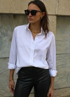 Our oversized Frankie shirt was co-created with you. It is oversized for a simple and relaxed style. In 100% cotton poplin, it gives you a look that is both chic and refined.



Private sales pieces are only eligible to exchanges and credit stores. Kate Dress, Simple Silhouette, Cotton Poplin Shirt, Minimalist Wardrobe, Dress Pant, Poplin Shirt, A Rock, Relaxed Style, Skirts For Sale