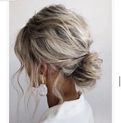 Hair Evening Styles, Hairstyle To The Side, Bridesmaid Hair Low Bun, Wedding Hairstyle Curly, Wedding Hairstyle For Bride, Wedding Hairstyle With Flowers, Hairstyle With Headband, Hairstyle For Brides, Hairstyle With Flowers