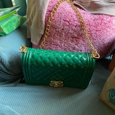 Large Pvc Bag With Shorter Chain. Gold Accents And Double Tension Closure. Chic Bag With Gold Chain For Gift, Elegant Green Bags With Chain Strap, Luxury Green Bag With Chain Detail, Green Shoulder Bag With Gold-tone Hardware, Luxury Green Bag With Chain, Luxury Green Chain Bag, Elegant Green Shoulder Bag With Chain Strap, Elegant Green Bag, Trendy Travel Clutch With Chain Strap