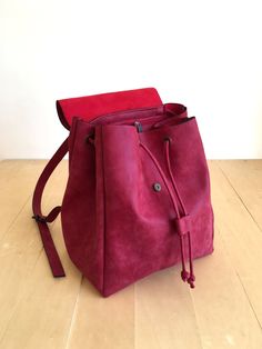 "This bag is made of high quality vegan leather in red. It is very soft and lightweight but durable. It has a rustic, distressed look. It has one interior and one exterior zipper pocket. Straps are adjustable. It is suitable for both men and women. There is two size option: Small : 17 x 27 x 30 cm Large : 20 x 30 x 36 cm IMPORTANT! Your orders between 7-25 August will be shipped on August 28. Delivery takes 2-5 days to the US, Canada, Australia and Europe; in 3-7 days to rest of the world after Bag Gift Ideas, Vegan Backpack, Backpack Outfit, Red Backpack, Bags Handmade, Back Bag, Bag Patterns To Sew, Leather Bags Handmade, Boho Bag