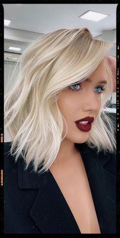 Blonde Hair Color Ideas Short Bob, Shoulder Length Bright Blonde Hair, Platinum Lob Haircut, Long Blonde Bobs, 2023 Blonde Hair Trends For Women, Short Platinum Blonde Hair With Lowlights, Edgy Blonde Hair Color Ideas, Short Blonde Lob, Fall Blonde Short Hair