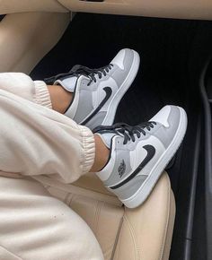 Nike Shoes Women Trendy, Grey Jordans Outfit, Jordan 1 Grey, Grey Jordans, Trending Womens Shoes, Air Shoes, Nike Shoes Girls