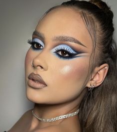 Blue Rave Makeup, Blue Makeup Brown Eyes, Comp Makeup, Foxy Eyes, Iconic Makeup, Makeup Ojos, Makeup Icons, Rave Makeup, Makeup Artist Tips