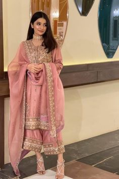 Party Wear With Hijab, Stylish Party Dresses Pakistani, Pakistani Wedding Guest Outfits, Simple Pakistani Dresses Party Wear, Desi Dress, Desi Wear, Gaun Fashion, Pakistani Wedding Outfits, Casual Indian Fashion