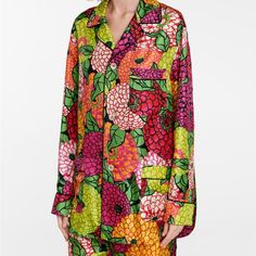 Gucci By Ken Scott Pink Floral Silk Twill Top. Patch Pockets. Loose Fit And Very Oversized. This Is A Pajama Styled Blouse With Black Piping Around All Edges. Gucci Silk Blouse For Spring, Multicolor Gucci Tops For Summer, Chic Gucci Silk Top, Yellow Silk Blouse With Floral Print, Yellow Floral Print Silk Blouse, Yellow Floral Print Silk Tops, Chic Gucci Blouse For Spring, Yellow Silk Top With Floral Print, Gucci Long Sleeve Blouse For Spring