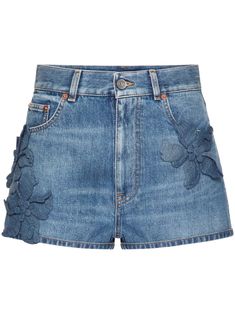 Valentino Garavani floral-appliqué Denim Shorts - Farfetch Valentino Ready To Wear, Blue Hibiscus, Valentino Clothing, Valentino Dress, Stylish Pants, Shorts Denim, Mini Short, Faded Denim, Hibiscus Flower