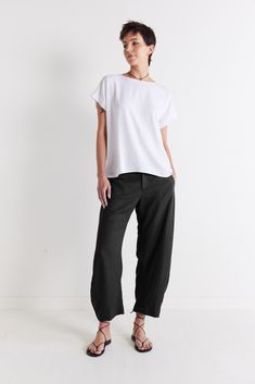 The Uptown Loose Linen Pants Loose Linen Pants, Hamptons Summer, Charm Making, Simple Chic, Perfect Wardrobe, Comfy Fashion, Linen Pants, Wardrobe Staples, Black Pants