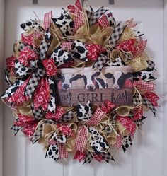 This wreath is cute and fun for any time of year!  Makes a great gift! It's rustic and fits most farmhouse décor, whether inside the home or on your front door. It's made of higher quality material and will last. Farm Wreath, Cow Wreaths, Horse Head Wreaths For Front Door, Farm Animal Wreath, Wooden Cow Wreath, Farmhouse Wall Decor, Diy Door, Everyday Wreath, Door Wreath Hanger