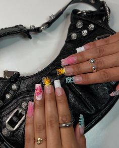 🐯🌸🎨🌅🦓 inspo: @nailzbyriri_ & @ceesclaws • • • • #nailsxkay #nailsnailsnails #apresnails #gelx #gelxnails #prettynails #trendynails #naildesign #nailart #nailextentions #bombnails #cutenails #baddienails #nailinspo #pinterestnails #trendynails #explore #explorepage #scvnails #calinails #LAnails #summernails #longnails #auranails #tigernails #zebranails #3dnailart #lanailtech Short Artsy Nails, Vacation Nails Short, Hard Nails, Vacation Nails, Coffin Nails Long, Nail Tattoo