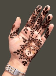 Mehandhi Designs For Front Hand, Flower Mendhi Design Front Hand, Minimal Palm Mehndi Design, Minimal Front Hand Mehndi Designs, Palm Mehndi Design Unique Modern, Front Hand Mehendi Minimal, Minimal Mehandi Design Palm, Minimal Mehndi Designs Palm Simple, Flower Mehndi Designs Front Hand