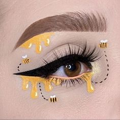 Out Of The Box Makeup Looks, Animal Eye Makeup, Bee Eye Makeup, Bee Makeup Look, Eyeliner Drawings, Bee Face Paint, Honey Makeup, Boxer Costume, Crazy Eye Makeup