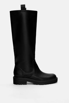 Flat knee-high boots - pull&bear Pull And Bear Knee High Boots, Knee High Boots Flat Outfit, Pull And Bear Boots, Long Boots Black, Flat Knee High Boots, Black Flat Boots, Knee High Boots Flat, Boot Pulls, Pull N Bear